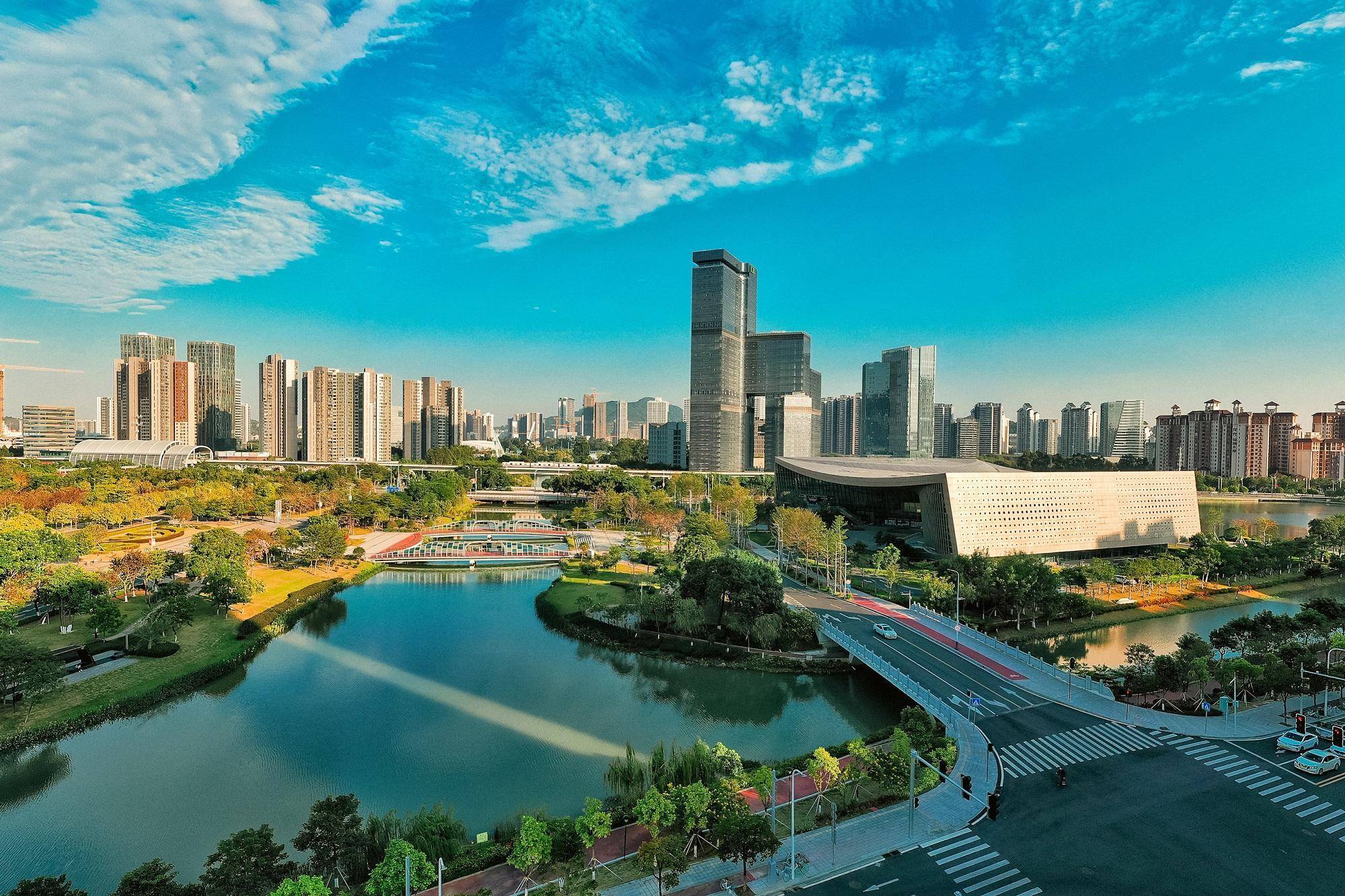 全国政协委员、广东证监局局长杨宗儒建议：加快推进碳市场立法进程<strong></p>
<p>期货交易技术</strong>，研究推出碳排放权期货