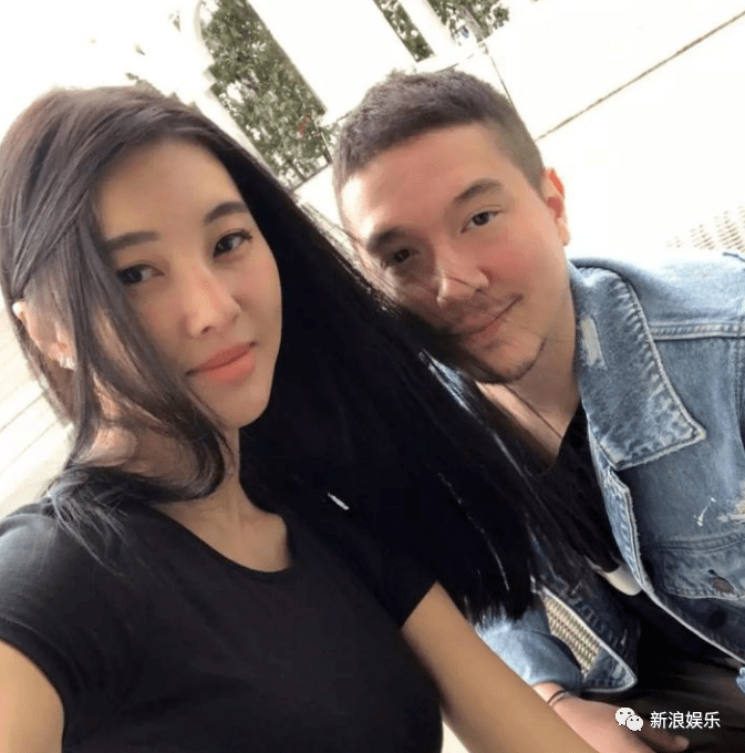 和富婆谈恋爱<strong></p>
<p>期货投资软件</strong>，他不亏！