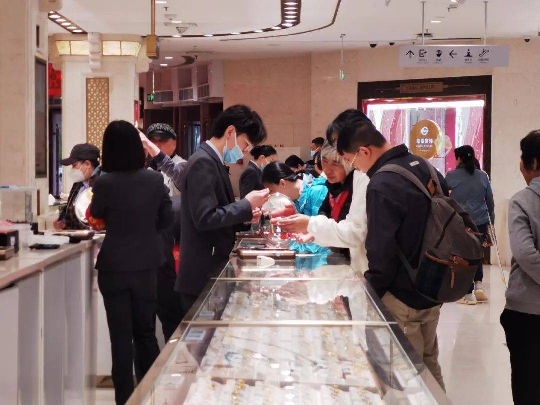 黄金价格<strong></p>
<p>黄金价格</strong>，还在疯涨！
