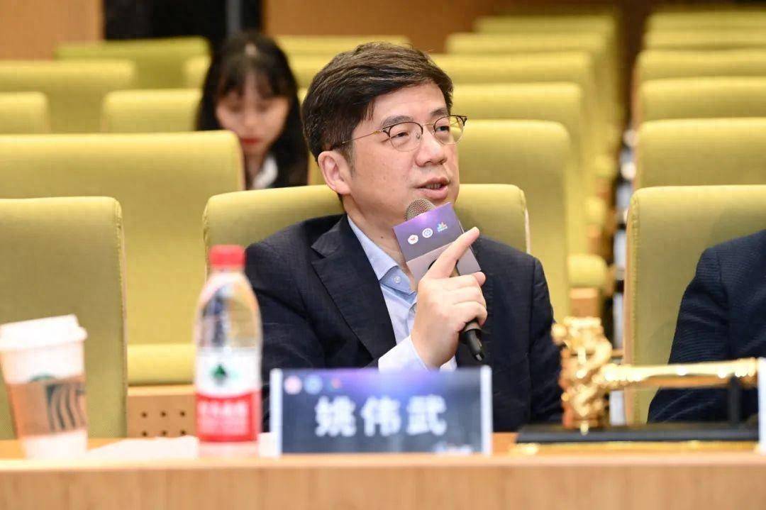 姚伟武：甘做临床医生的“慧眼”、外科手术中的“GPS”<strong></p>
<p>GPS</strong>！