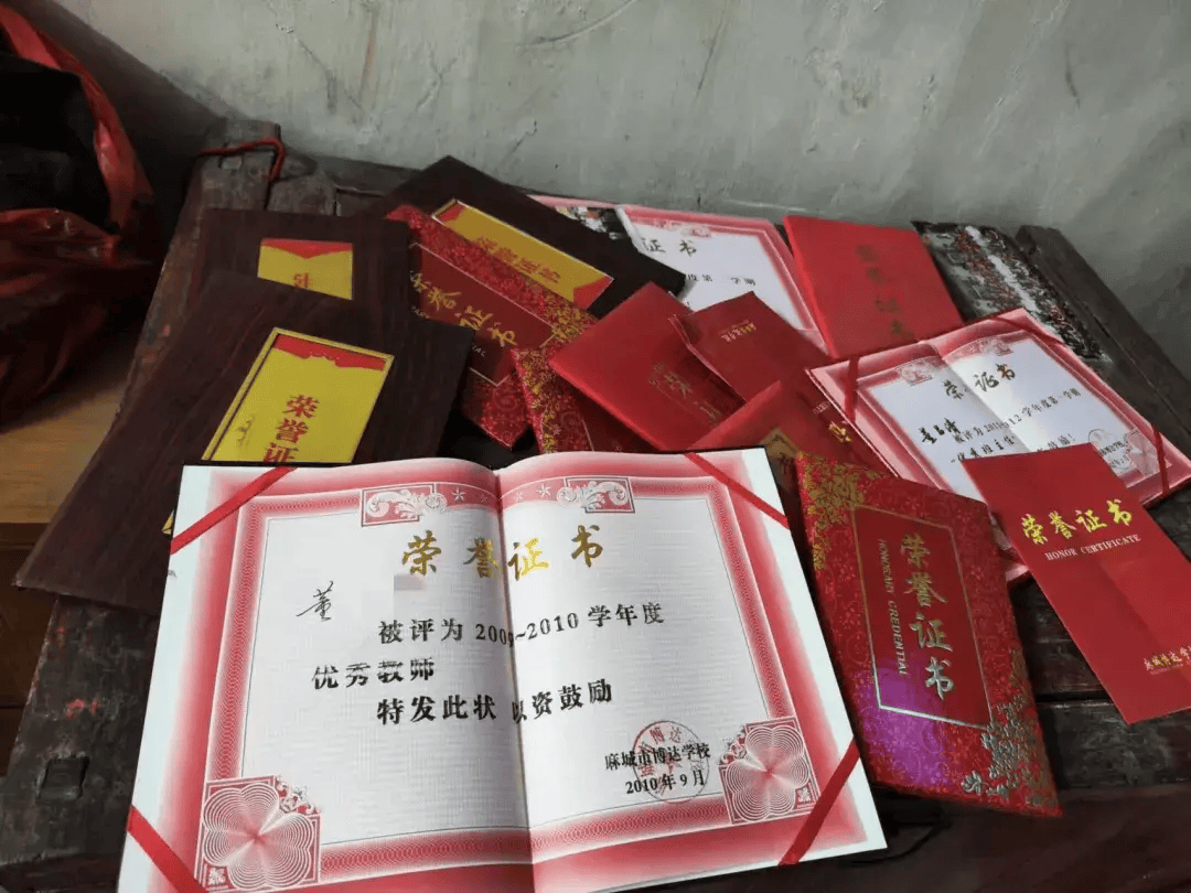 黄冈一教师在宿舍离世<strong></p>
<p>eth地址</strong>，家属：高强度工作带了14年高三，校方未申报工亡；多方回应