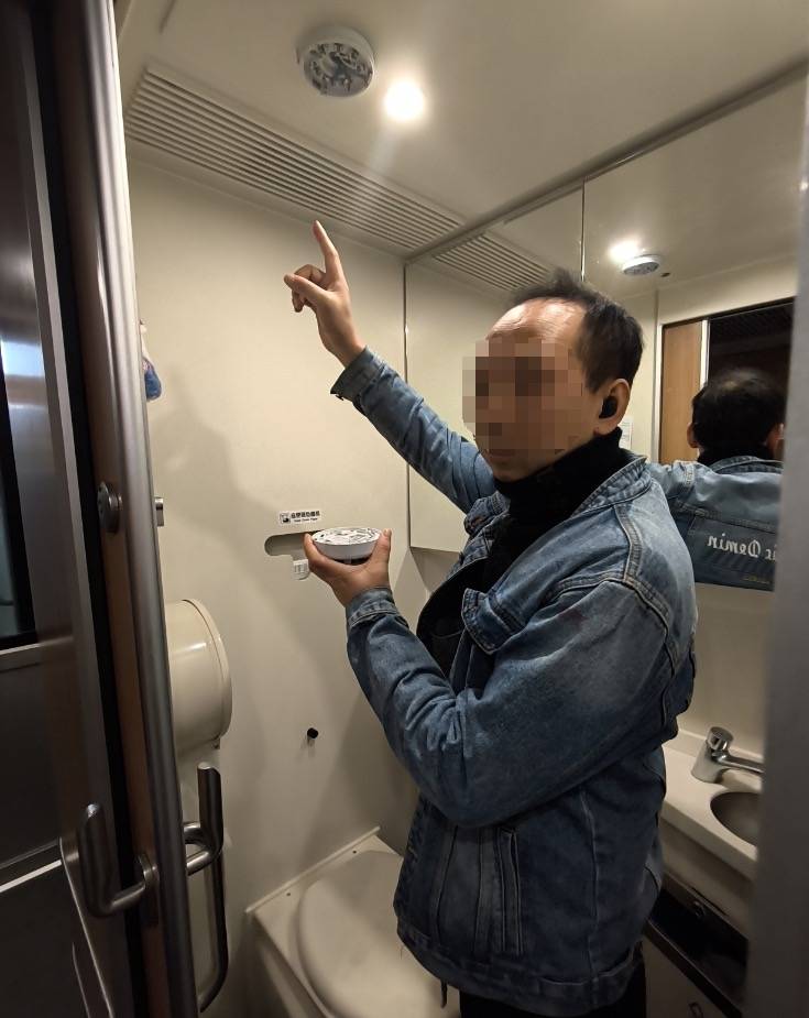 男子为了在动车抽烟防止被查<strong></p>
<p>eth交易平台</strong>，竟把烟雾报警器给拆了！铁警：拘留