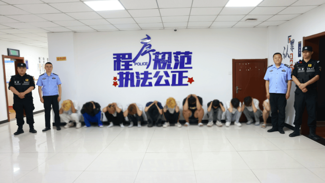 加油站内砸车打人<strong></p>
<p>核算</strong>，23名嫌疑人被临沂警方抓获