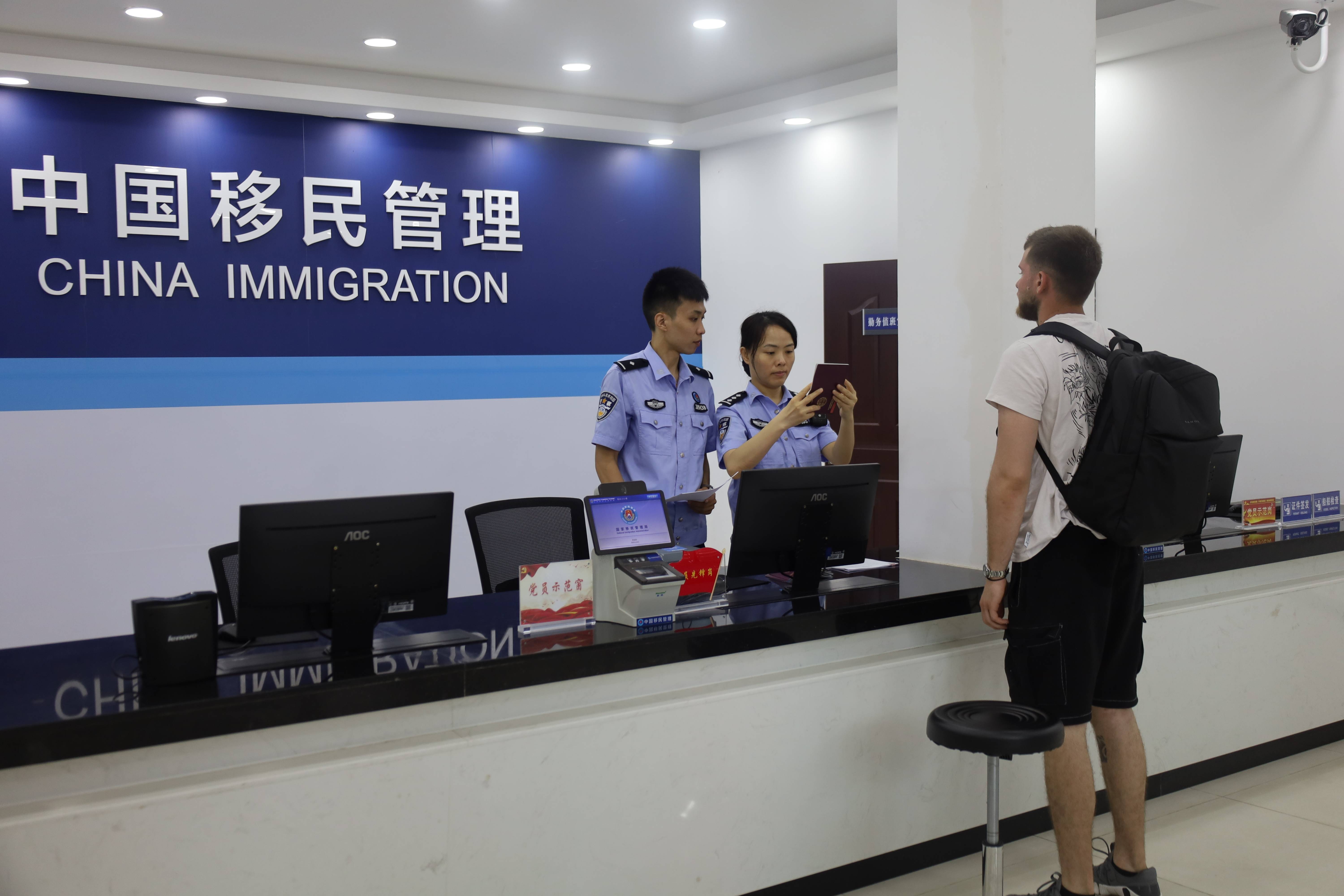 “第一次吃<strong></p>
<p>核算</strong>，像吃葡萄！”外籍船员在惠州品尝荔枝