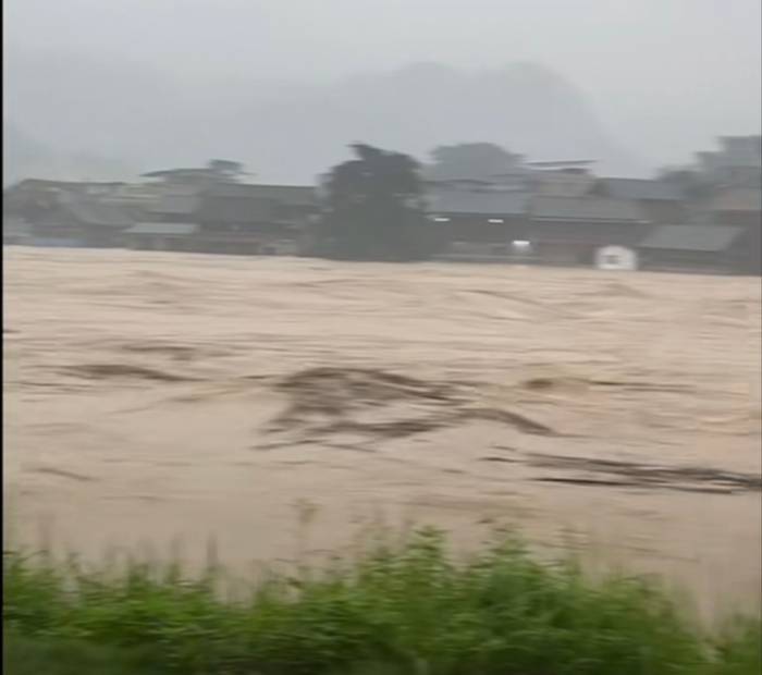 贵州榕江全县被淹<strong></p>
<p>贺岁</strong>，“70年一遇”洪水如何形成？