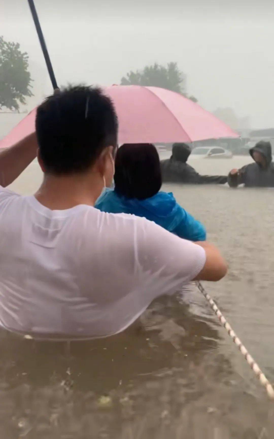 郑州暴雨致京广路隧道被淹<strong></p>
<p>狗币价格</strong>，亲历者：车是飘起来的，很害怕，有人爬梯子离开 2021年也曾淹没多台车辆
