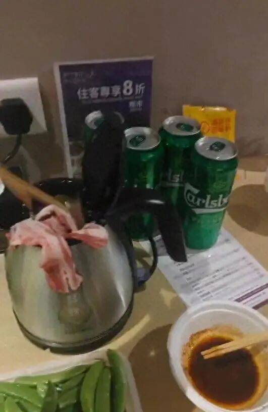 男子发视频“炫耀”用客房水壶煮火锅<strong></p>
<p>狗狗币行情</strong>，当事酒店回应