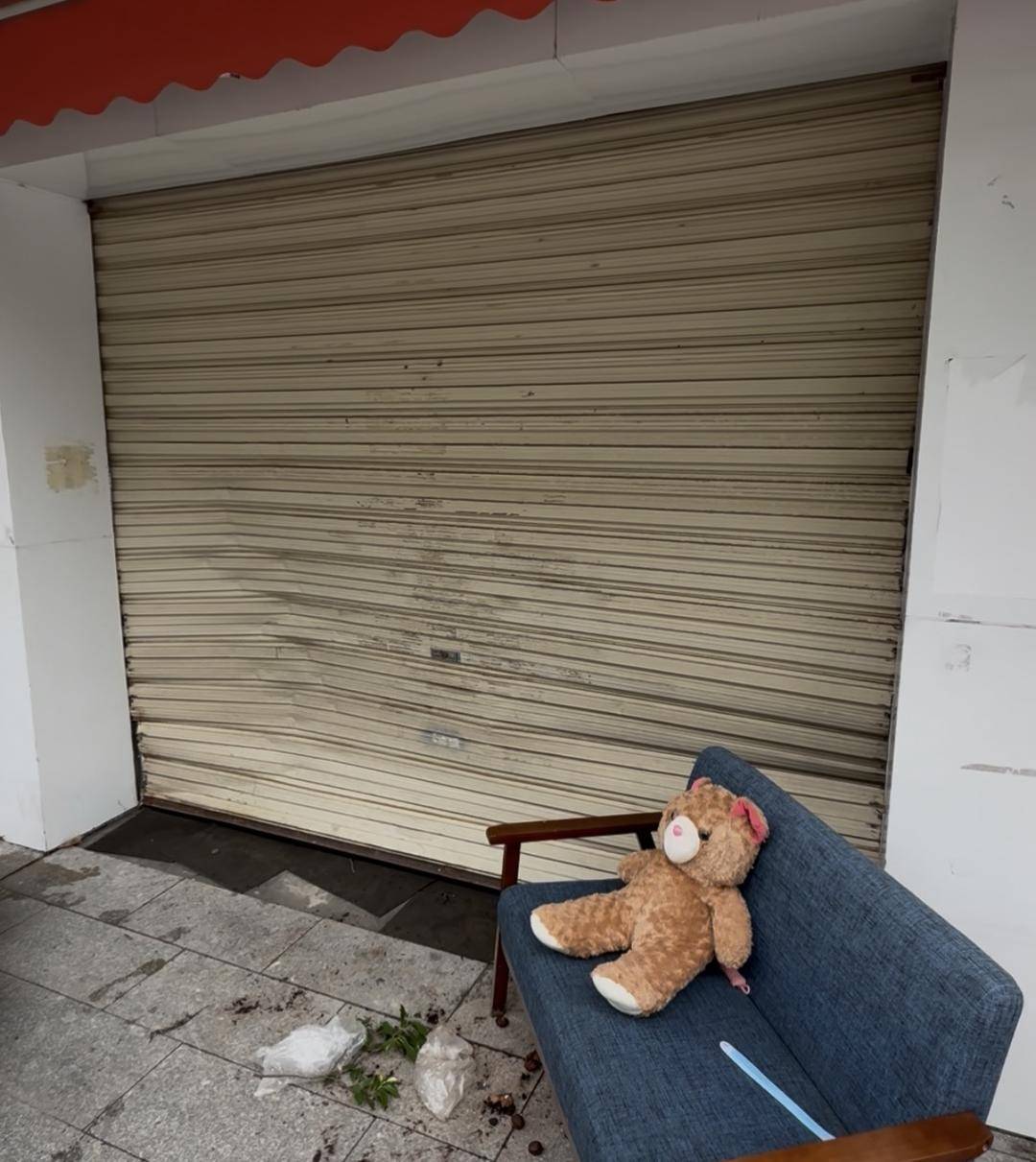 台风天珠海一司机驾越野车造浪冲破多家店玻璃<strong></p>
<p>火币交易</strong>，警方：行拘10日！