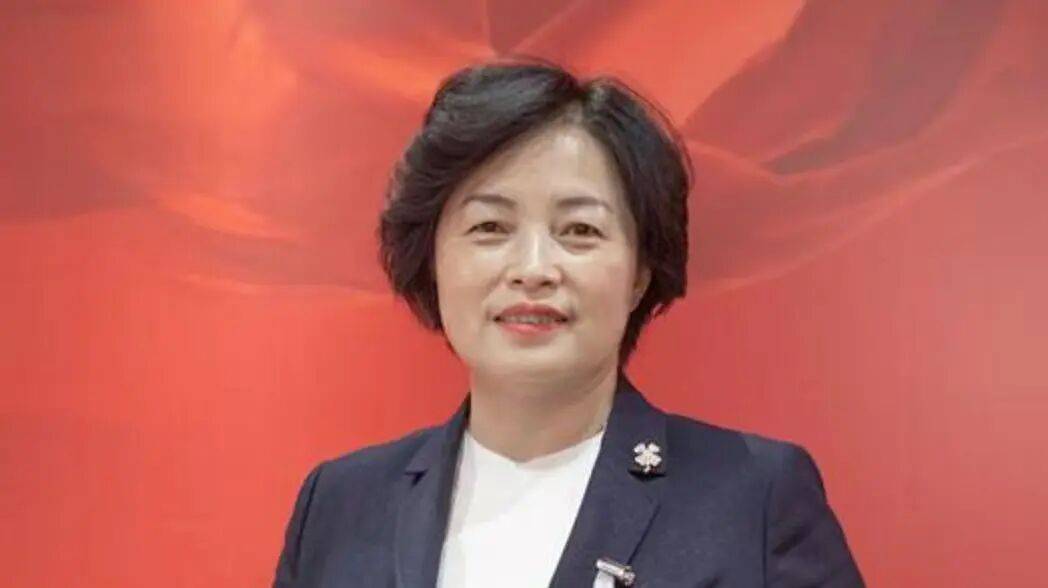 崔国静<strong></p>
<p>火币网下载</strong>，多次收受下属、老板送的现金、消费卡、名牌女包、化妆品、保健品、高档白酒