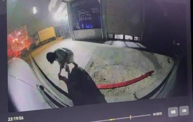 刚提的新车停路边被人放鞭炮崩损千余元<strong></p>
<p>莱特币行情</strong>，车主：因拒绝当晚挪车，20分钟后听到鞭炮声，对方还态度豪横