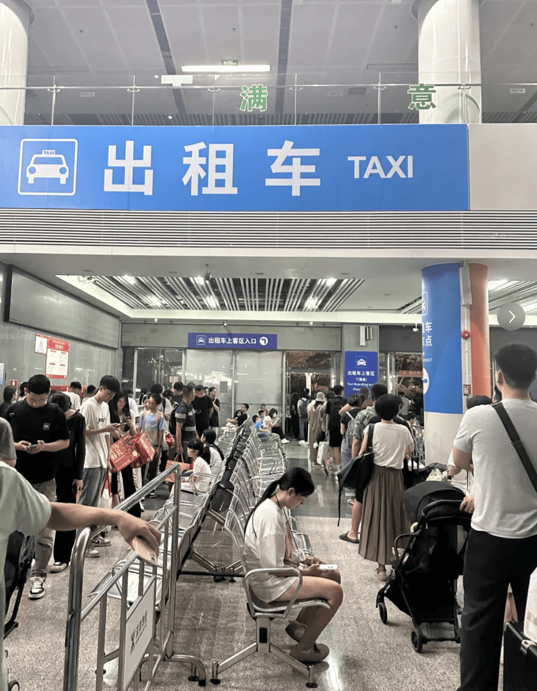 深圳北站凌晨返深被刷爆<strong></p>
<p>莱特币今日价格</strong>！附近叫车超200人？别慌！公交地铁加班护送