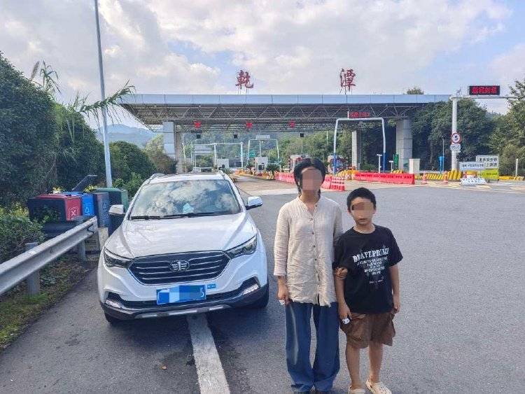 离谱！妈妈让儿子高速下车路边方便<strong></p>
<p>莱特币今日价格</strong>，解决完后跟随车流跑回来找她