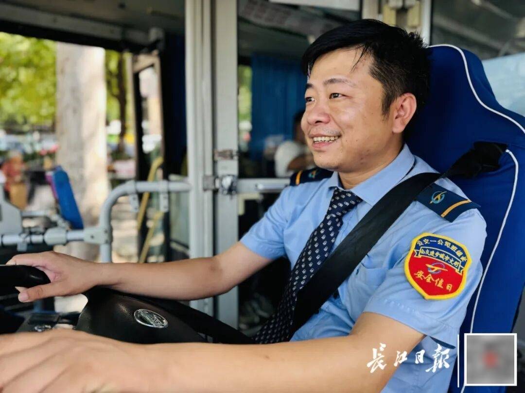 暴增10多倍！武汉这条公交突然火了<strong></p>
<p>欧易</strong>，大批人赶来坐