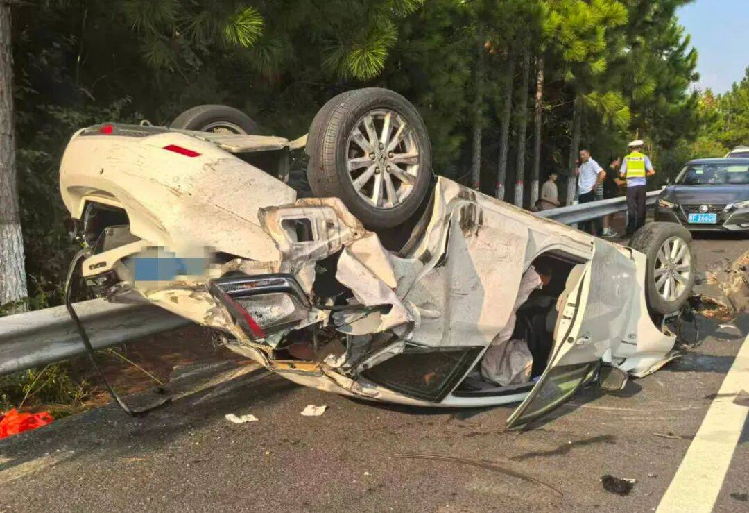 “我撒谎天打雷劈！”男子高速突然强行变道致翻车<strong></p>
<p>欧易交易所</strong>，反诬赖对方