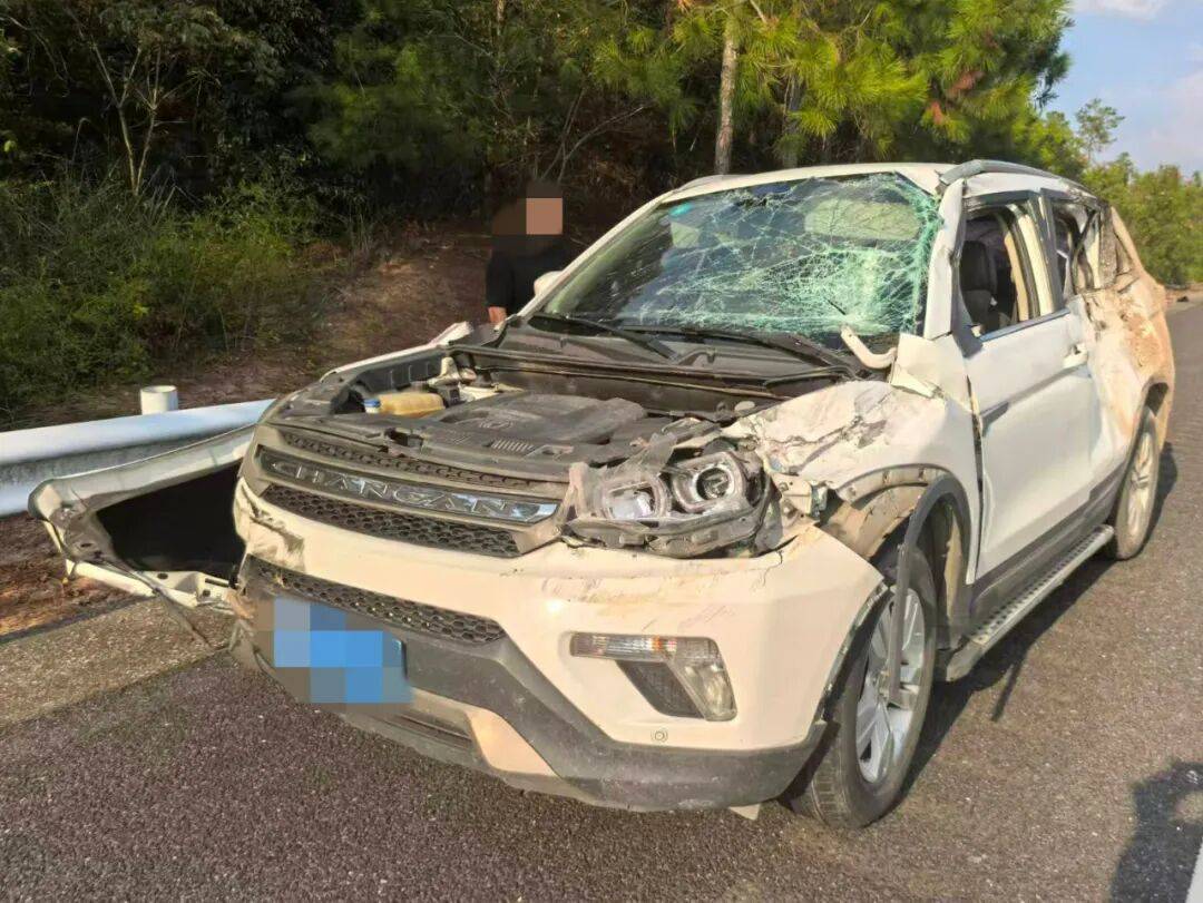 “我撒谎天打雷劈！”男子高速突然强行变道致翻车<strong></p>
<p>欧易交易所</strong>，反诬赖对方