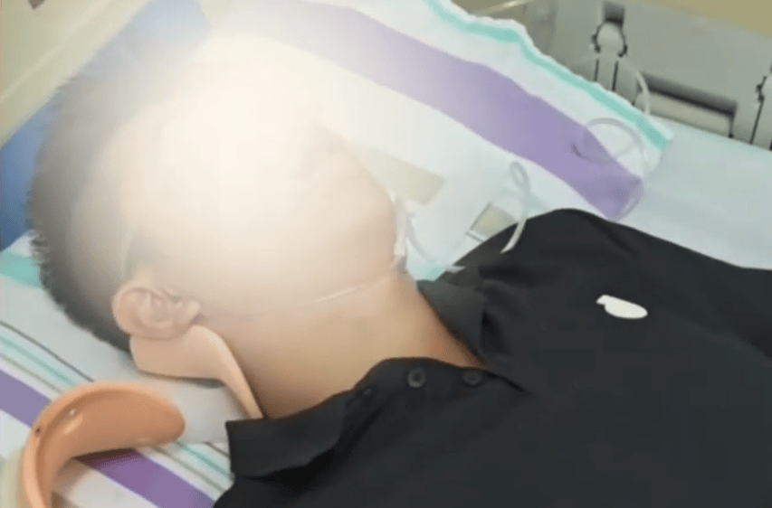女司机撞到未拴绳的狗<strong></p>
<p>欧易下载</strong>，同车男子遭狗主人亲友围殴！警方通报