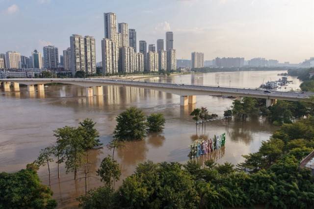 百色多个村庄被困水中已超半月<strong></p>
<p>欧易app下载</strong>，长涝难退为何重演？