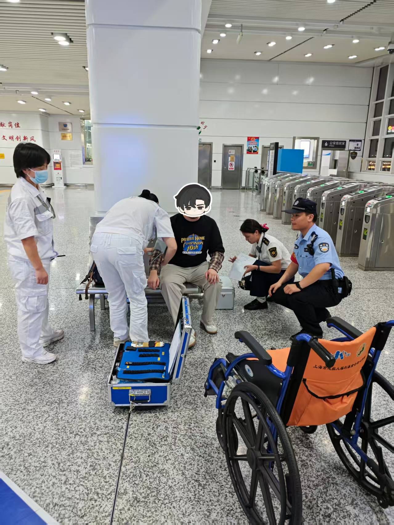旅客长沙下飞机欲乘坐磁浮列车往城区找朋友<strong></p>
<p>欧易交易</strong>，突发呼吸不畅，民警与医护人员接力救援