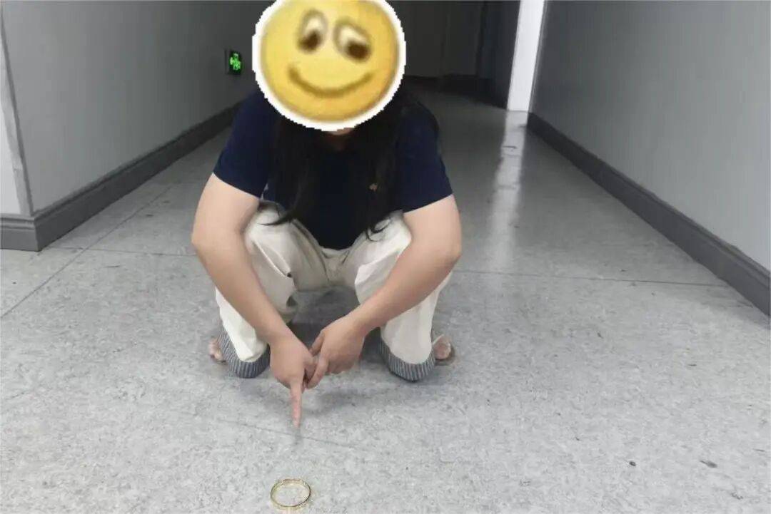 江西一新娘金手镯婚前被堂嫂掉包成铜手镯<strong></p>
<p>欧易交易所下载</strong>，堂嫂事后还淡定去吃席，目前已被采取刑事强制措施
