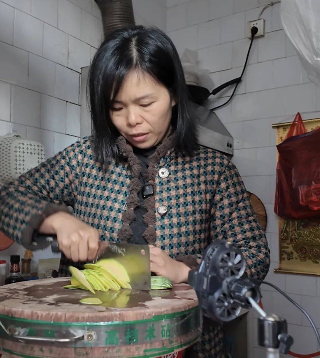 41岁武汉宝妈突然爆火!多次收到央视邀约<strong></p>
<p>易欧</strong>,本人回应