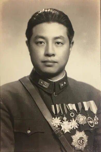 确认了<strong></p>
<p>易欧</strong>!是著名歌手刘若英的爷爷