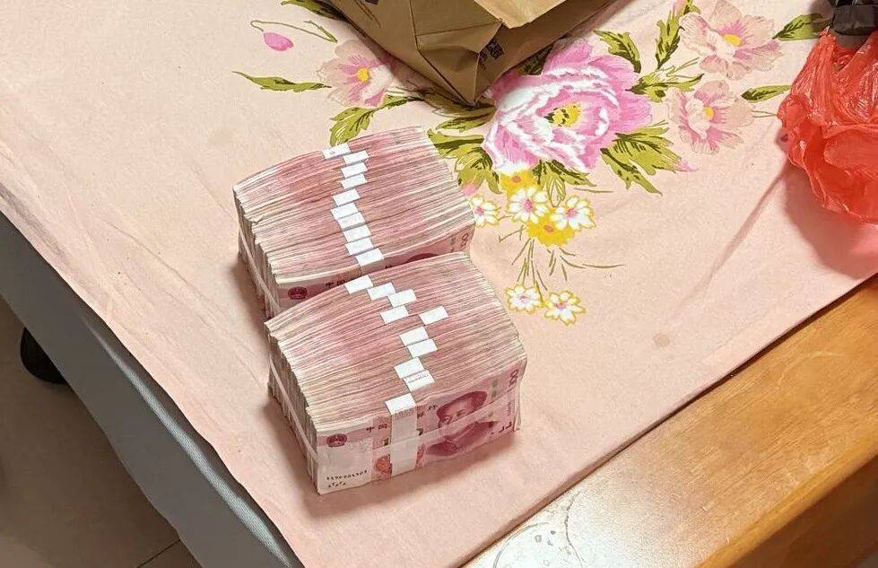 女子紧攥20万现金大哭：我自己的钱<strong></p>
<p>易欧app</strong>，还不能自由支配？