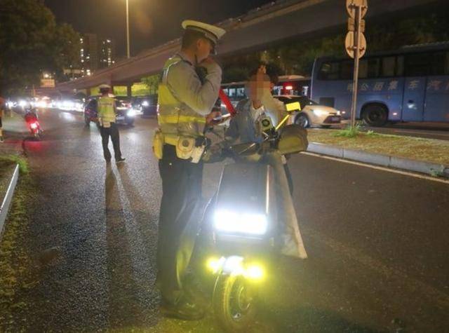 北京“电子眼”开始抓拍电动自行车违法<strong></p>
<p>欧易注册</strong>,试点审核录入电动自行车违法行为3.8万起