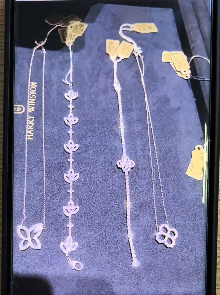 事发上海!女子崩溃“他昨晚还在我家吃饭”<strong></p>
<p>欧易交易所官网</strong>,聊天记录曝光诈骗细节