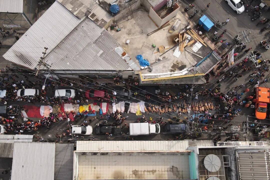 巴西强力“剿匪”!里约热内卢警匪激战<strong></p>
<p>欧易交易所app</strong>,已有120多人死亡,总统卢拉发声,现场画面曝光→