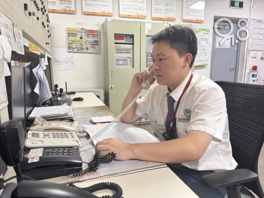 杭州地铁内<strong></p>
<p>欧易交易所app</strong>,女乘客突然崩溃大哭!紧接着……这一幕被拍下