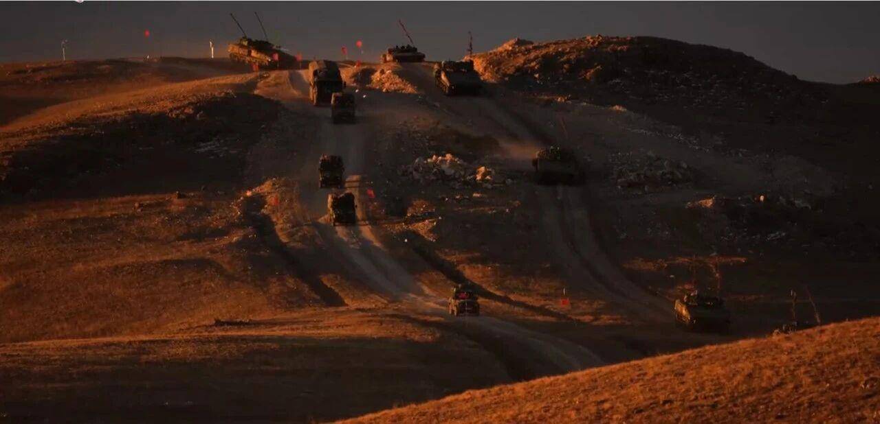 大场面!机器狗、无人机开路<strong></p>
<p>欧易网页版</strong>,实兵对抗演练画面公布