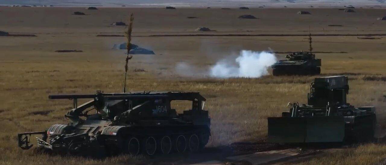 大场面!机器狗、无人机开路<strong></p>
<p>欧易网页版</strong>,实兵对抗演练画面公布