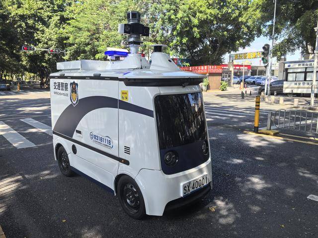 深圳交警“黑科技”再升级<strong></p>
<p>欧易电脑版</strong>!首台多功能无人巡检车“上岗”