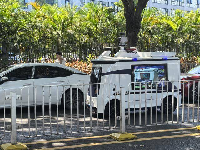 深圳交警“黑科技”再升级<strong></p>
<p>欧易电脑版</strong>!首台多功能无人巡检车“上岗”