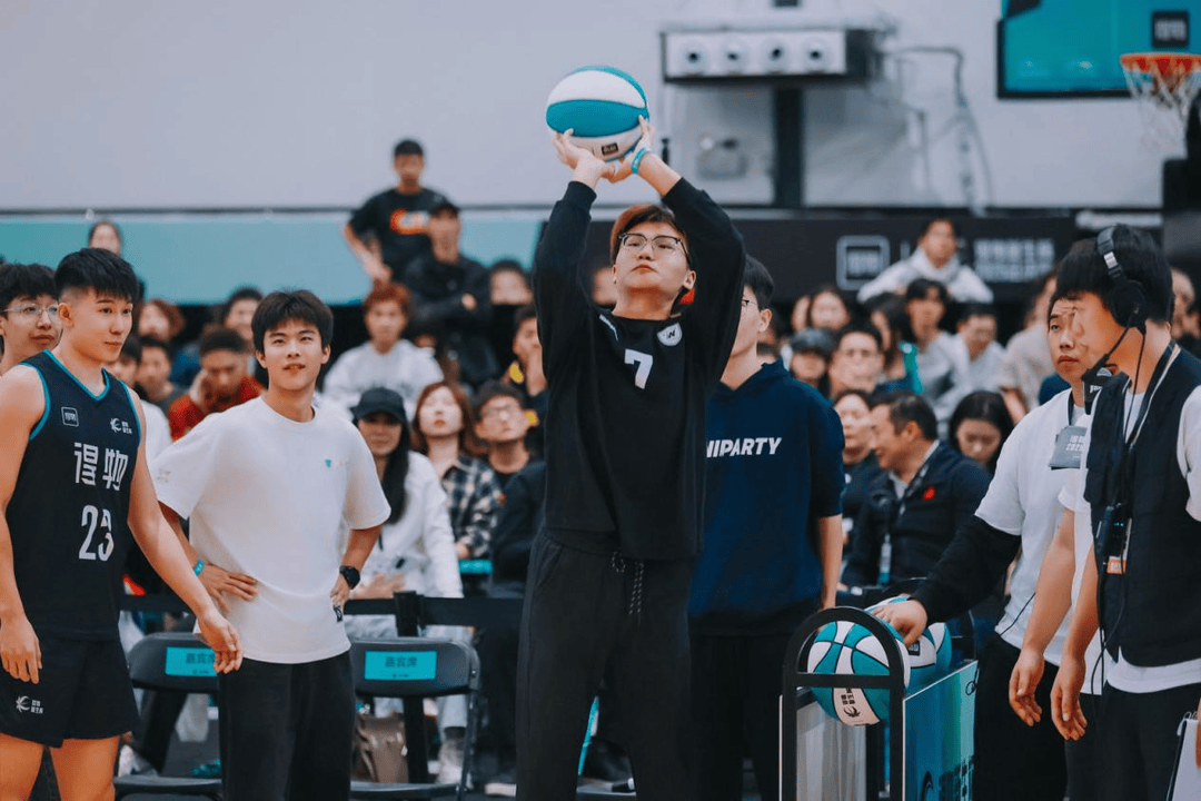 复旦、交大、同济等八大高校集结<strong></p>
<p>欧易okex</strong>,得物App“新生杯”篮球赛首战上海