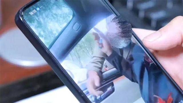 婚车遭拦截索要50条烟作为喜钱<strong></p>
<p>欧易okex</strong>,双方僵持1小时,新人无奈打车离去!