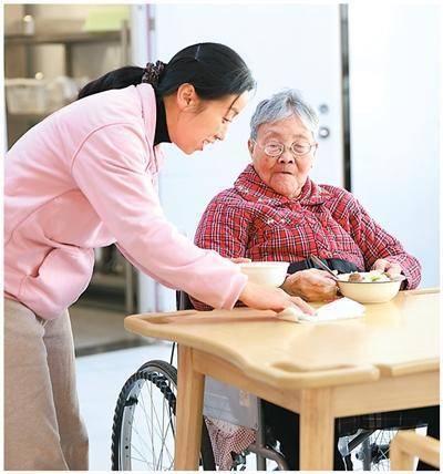 多方共举<strong></p>
<p>欧易更新</strong>，求解照护之困（健康驿站·关注健康老龄化②）