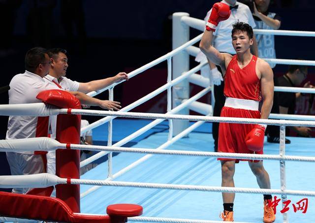 全运会拳击男子80公斤级决赛<strong></p>
<p>欧易更新</strong>，王小保夺冠！