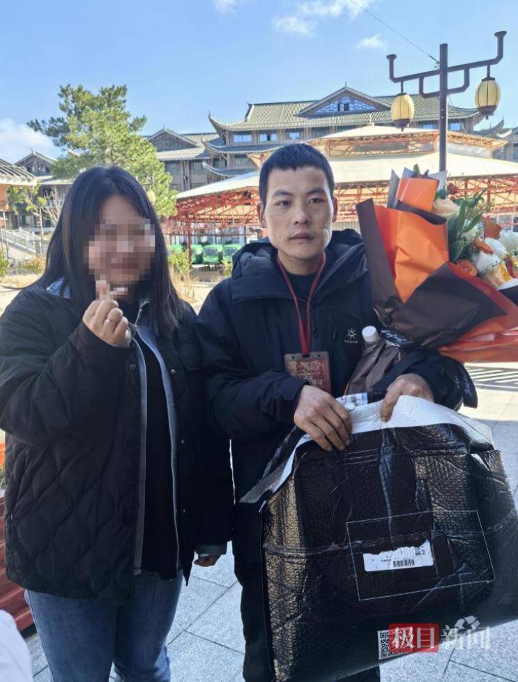 29岁女粉丝专程上山送礼物<strong></p>
<p>欧易老板</strong>,声称想做张家界荒野求生选手“刀疤哥”的老婆