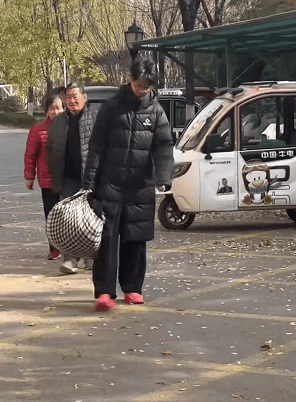 担心烧煤取暖不安全<strong></p>
<p>欧易老板</strong>,山东济宁17岁男孩偷偷接爷爷奶奶进城,父亲点赞:比我做得强