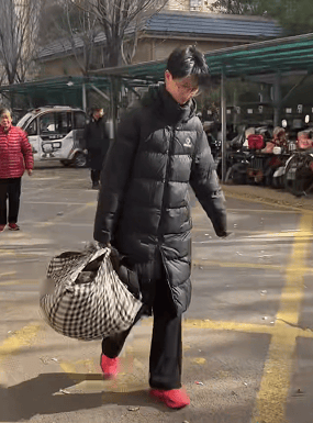 担心烧煤取暖不安全<strong></p>
<p>欧易老板</strong>,山东济宁17岁男孩偷偷接爷爷奶奶进城,父亲点赞:比我做得强