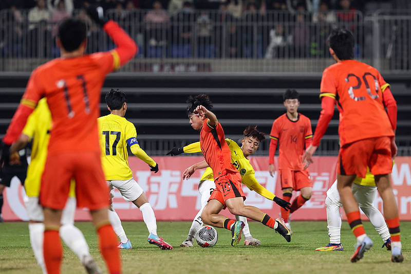 U16国足让中国球迷继续“过年”<strong></p>
<p>欧意官网</strong>，对手再弱，连续踢出两位数比分也非易事