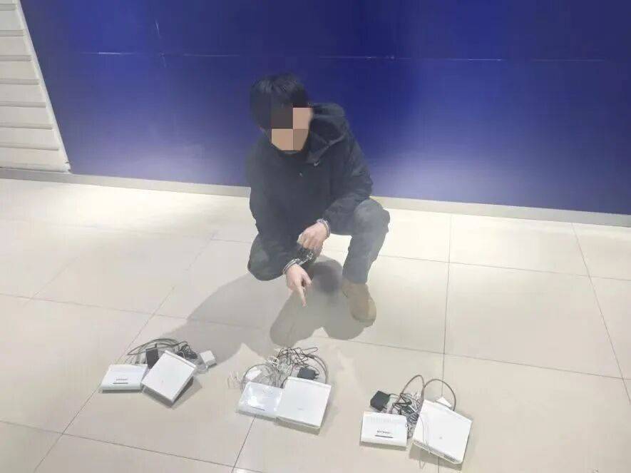 太可怕<strong></p>
<p>欧意官网</strong>！呼和浩特一酒店客房内惊现“神秘”白色可疑设备！竟然是…