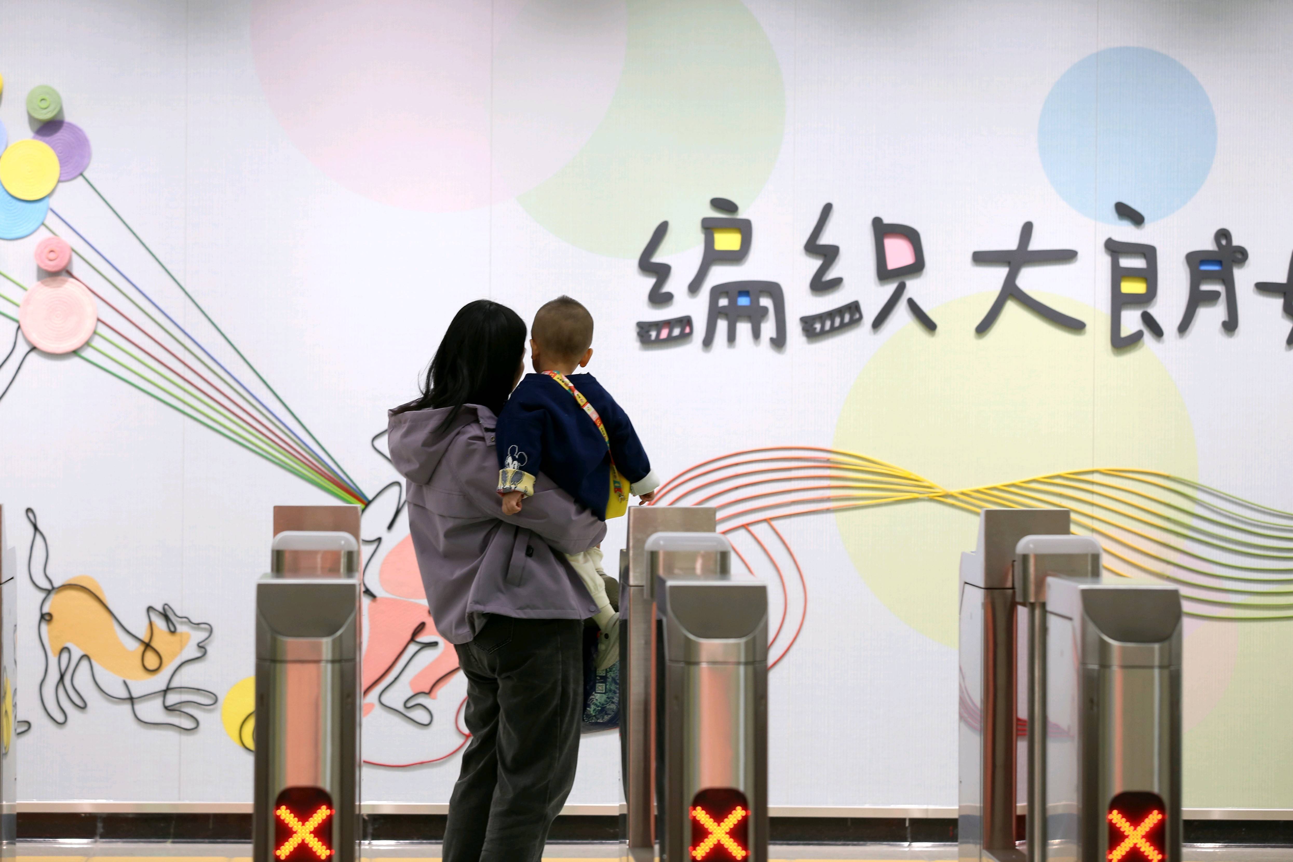 东莞地铁1号线试乘首日<strong></p>
<p>欧意官网</strong>,大朗4站“沸腾”了