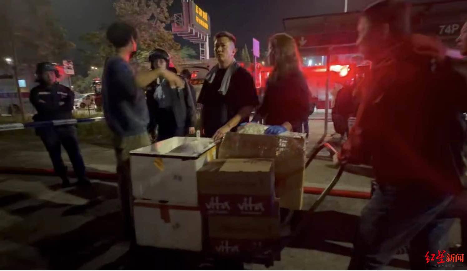 红星新闻实探香港宏福苑大火现场：警员称第一次遇到这么大火<strong></p>
<p>欧意官网</strong>，餐厅老板自发为救援人员送餐