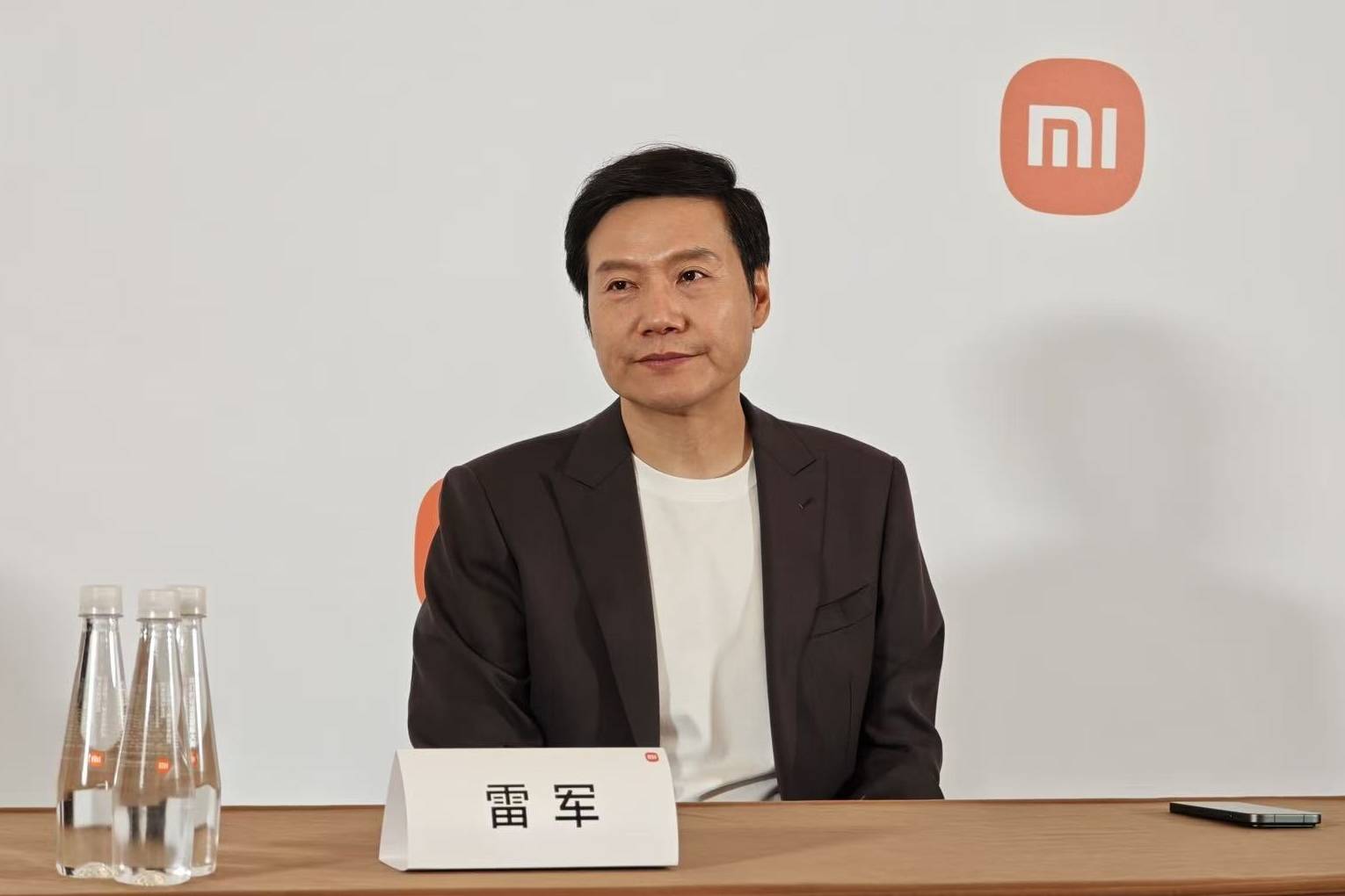 雷军宣布1亿港元增持后<strong></p>
<p>欧意官网</strong>,小米港股美股迎来上涨