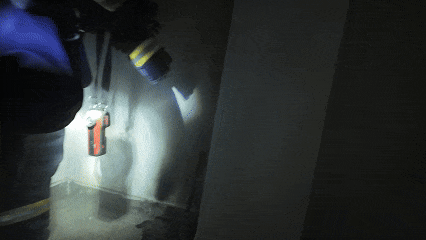 夜晚<strong></p>
<p>数字货币交易平台</strong>,办公楼12层突冒火光!一个动作险酿大祸,监控还原真相