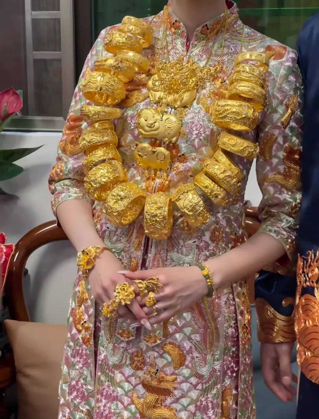 潮汕老板卖0.1克黄金<strong></p>
<p>数字货币交易所</strong>，今年已进账62亿