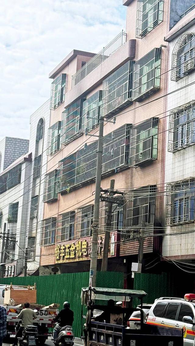 一家四代12人<strong></p>
<p>数字化货币</strong>,火灾中丧生背后