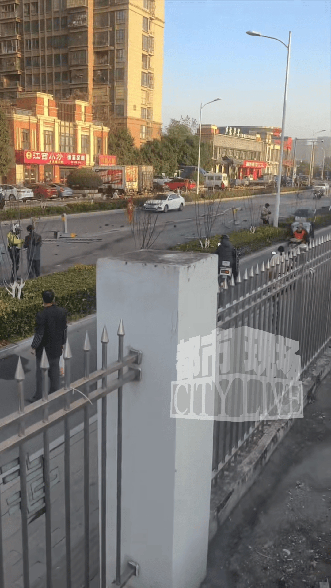 安徽一小米SU7撞翻几十米护栏<strong></p>
<p>数字化货币</strong>，目击者称车辆前轮脱落后才刹停，当地交警回应